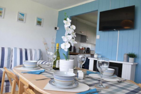 46 Hectors, Sunbeach, Scratby - Two bed chalet, sleeps 4, pet friendly, free Wi-Fi, free entry to onsite clubhouse and bed linen and towels included